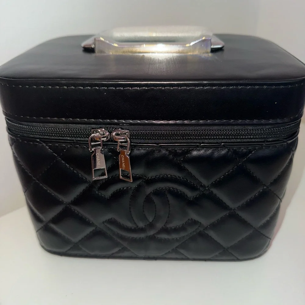 CC Black Quilted Leather Vanity Case - Picture 2 of 10